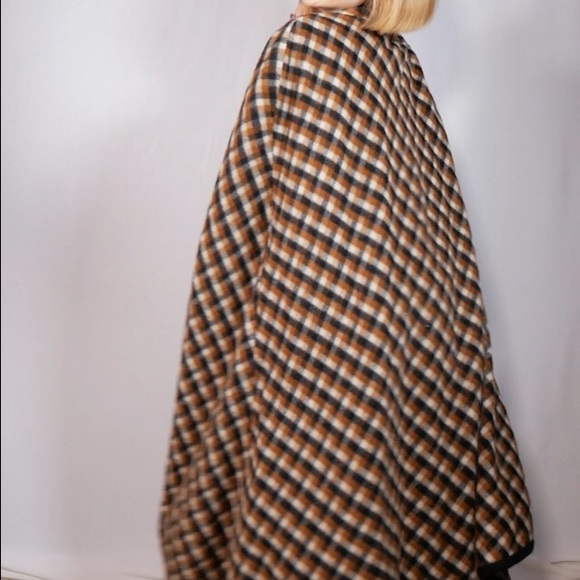 Plaid Cape Circa 1970s - Picture 6 of 9
